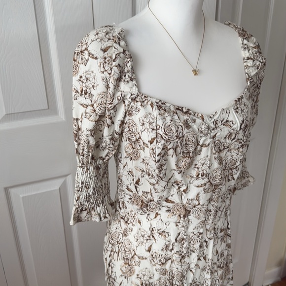 Brown and white floral dress with cinched sleeves - Picture 2 of 5